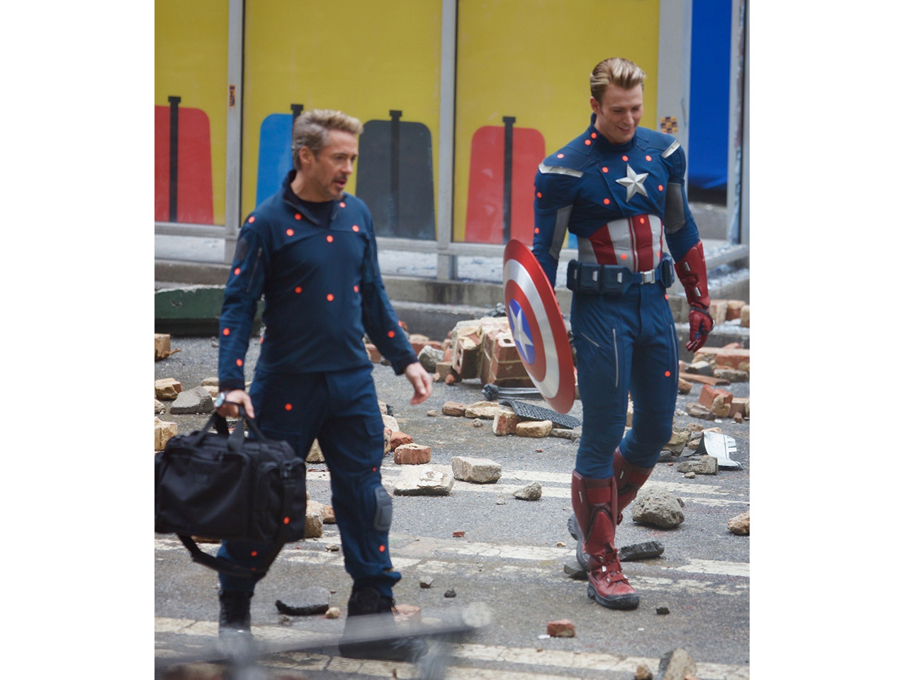 Fotos do set de filmagem de Vingadores 4 - Tony Stark e Capitão América