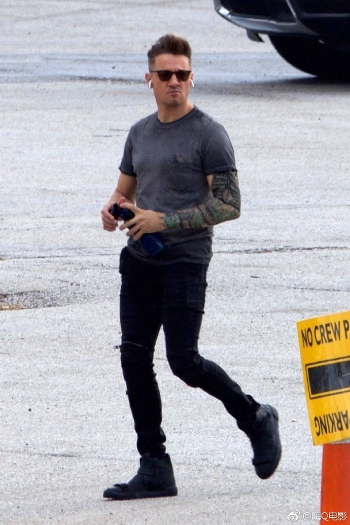 Fotos do set de filmagem de Vingadores 4 - Gavião Arqueiro - Nova roupa - Ronin