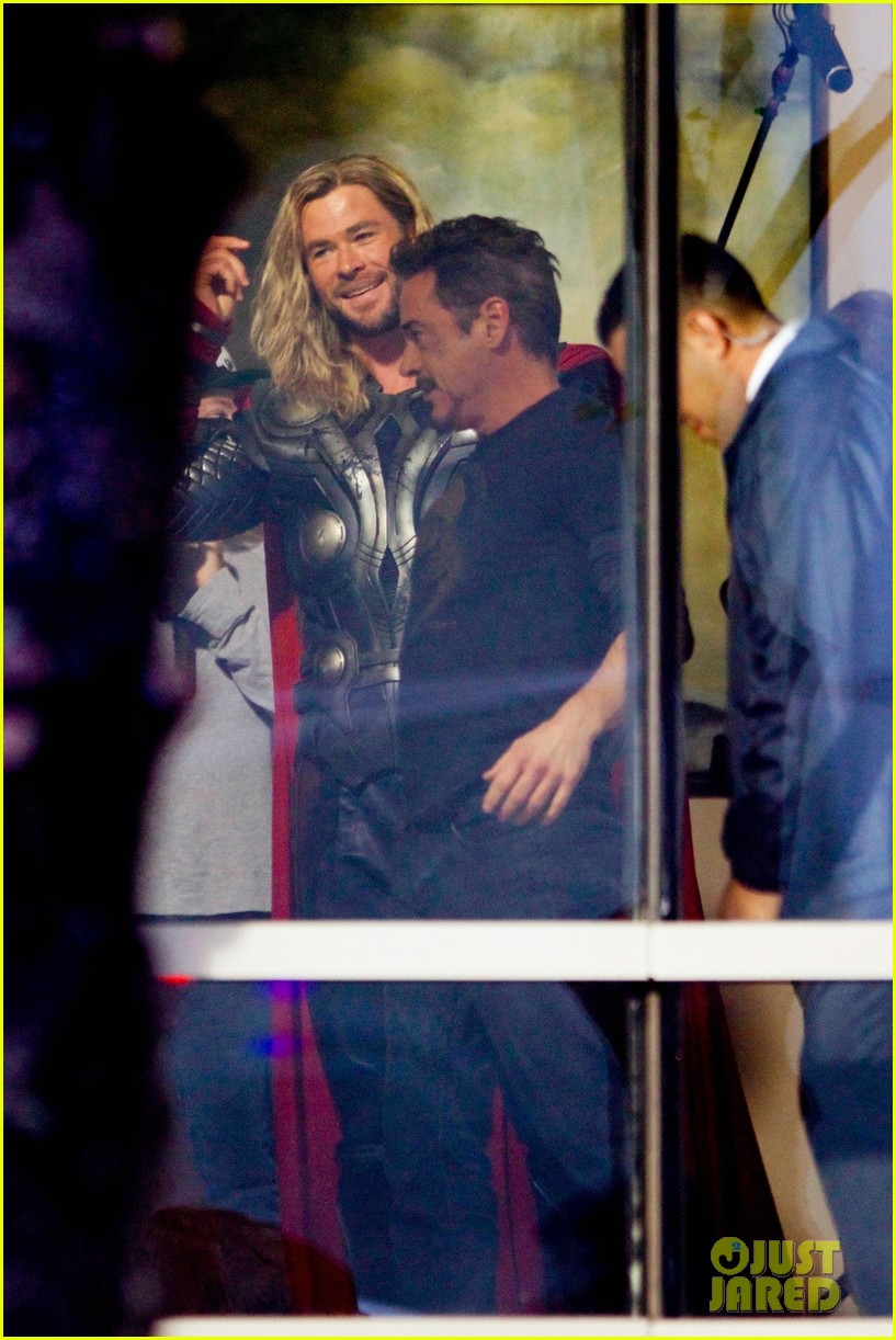 Fotos do set de filmagem de Vingadores 4 - Tony Stark e Thor