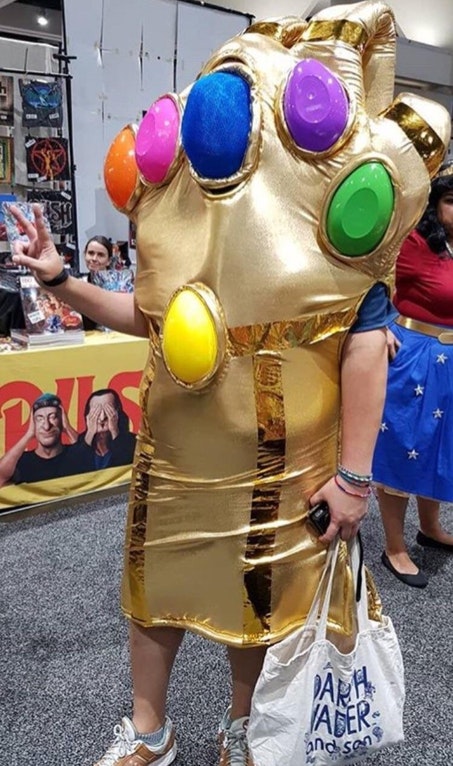 O melhor da Marvel na SDCC 2018 - Cosplay - Manopla do Infinito
