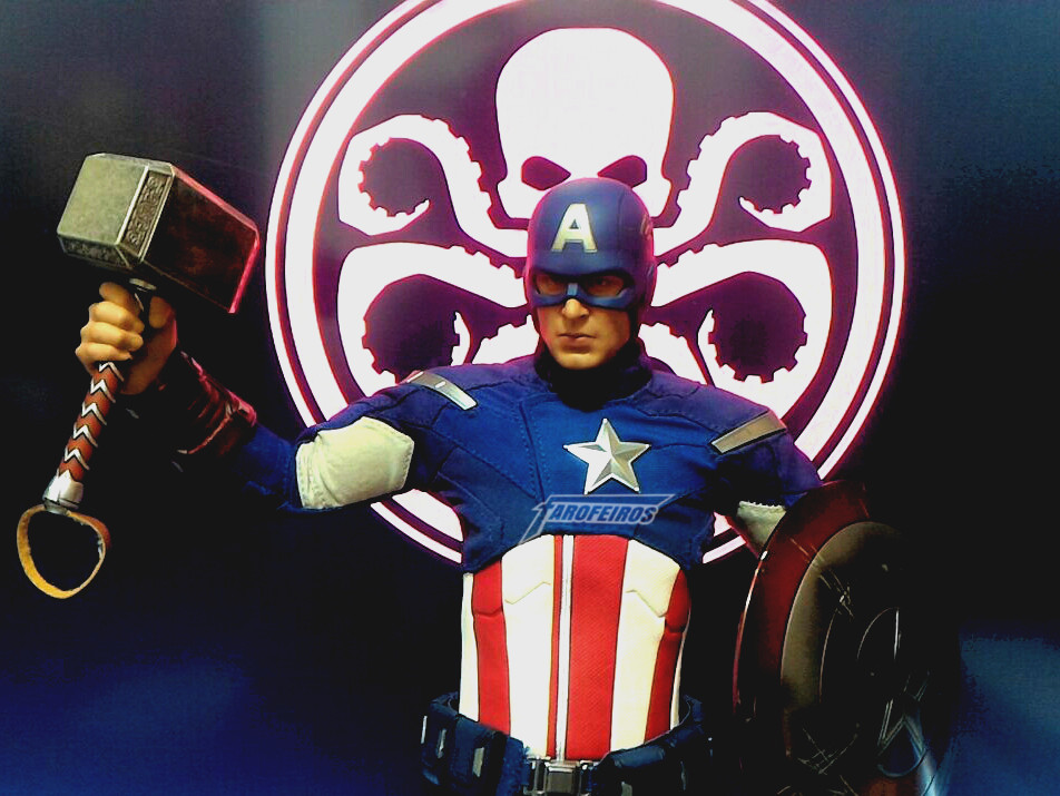 Capitão América da Hidra com o Mjolnir