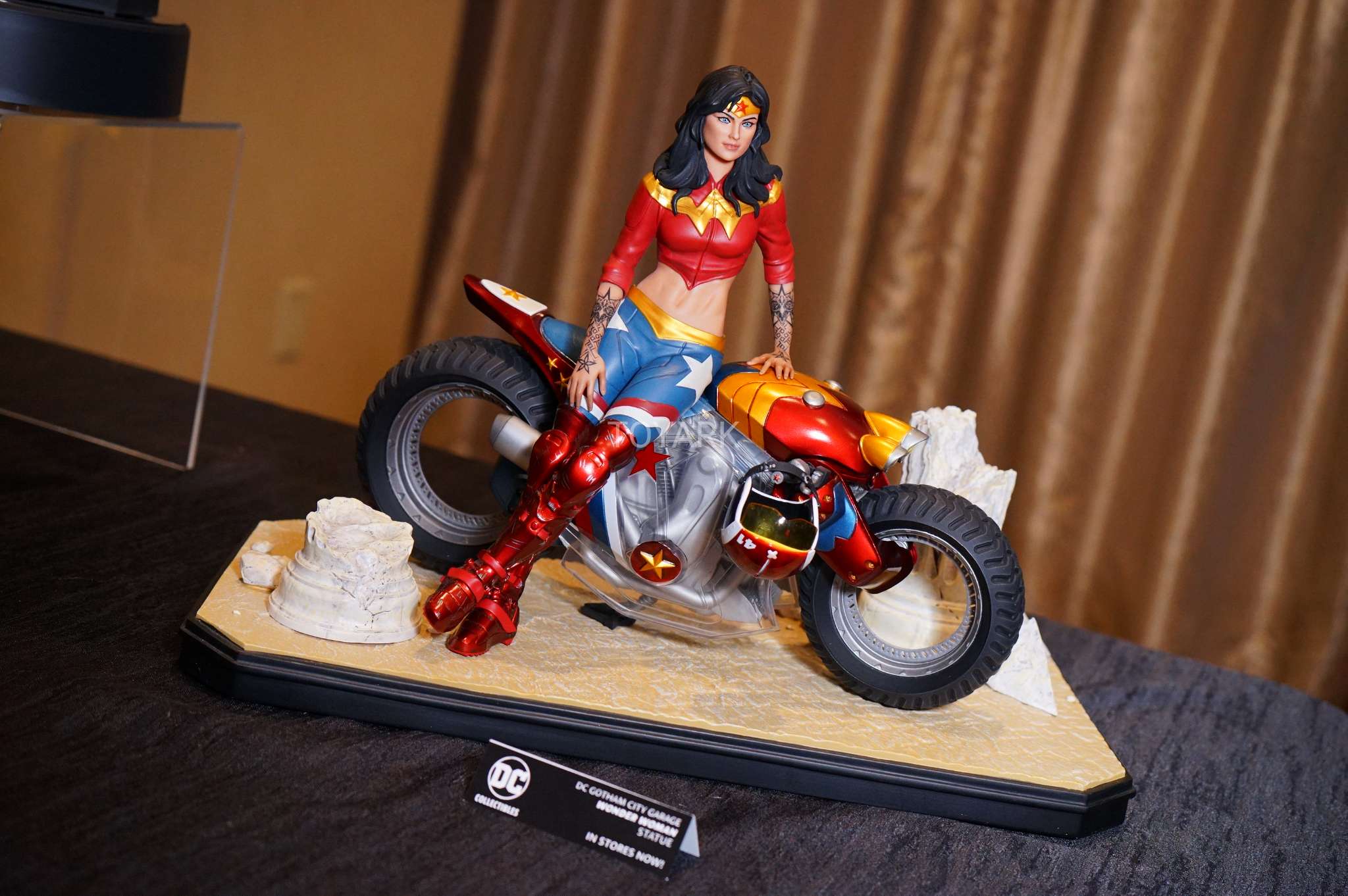 O melhor dos colecionáveis da SDCC 2017 - DC Collectibles Statues - Mulher Maravilha motociclista