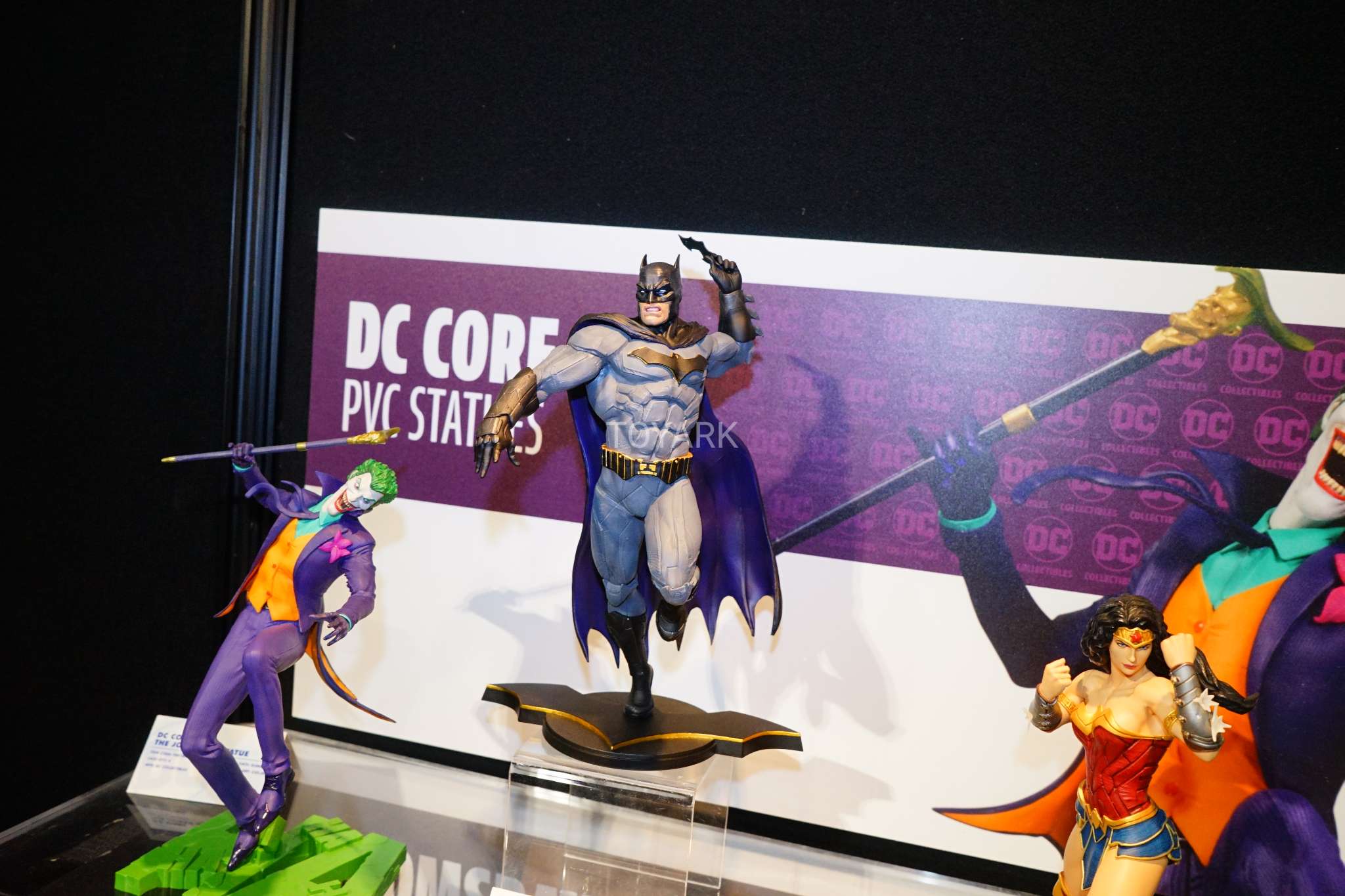 Toy Fair 2018 - DC Collectibles - Batman em PVC