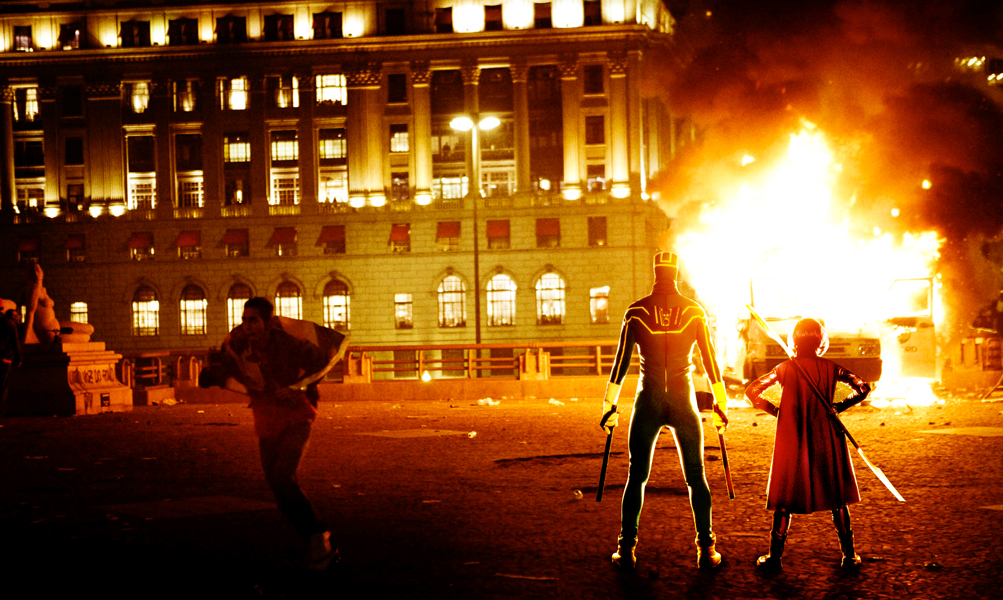 Super heróis nos protestos no Brasil - Blog Farofeiros - Kick Ass e Hit Girl