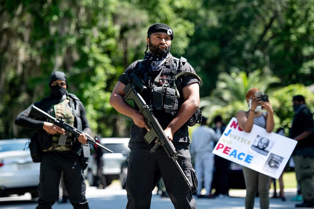 Memes para responder Minions - Blog Farofeiros - Armed Black Panther members show up in the neighborhood of the men who lynched 25yo Black Jogger Ahmaud Arbery