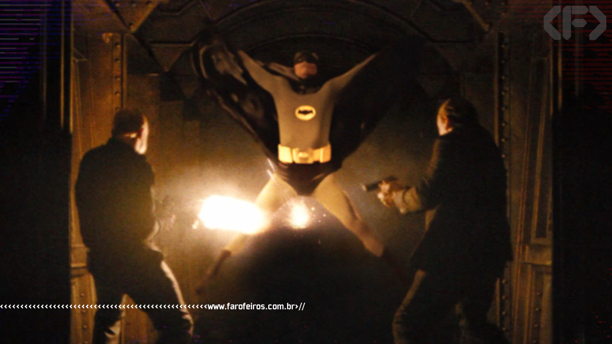 Batman levando tiro - Vídeo do canal Corridor - Blog Farofeiros