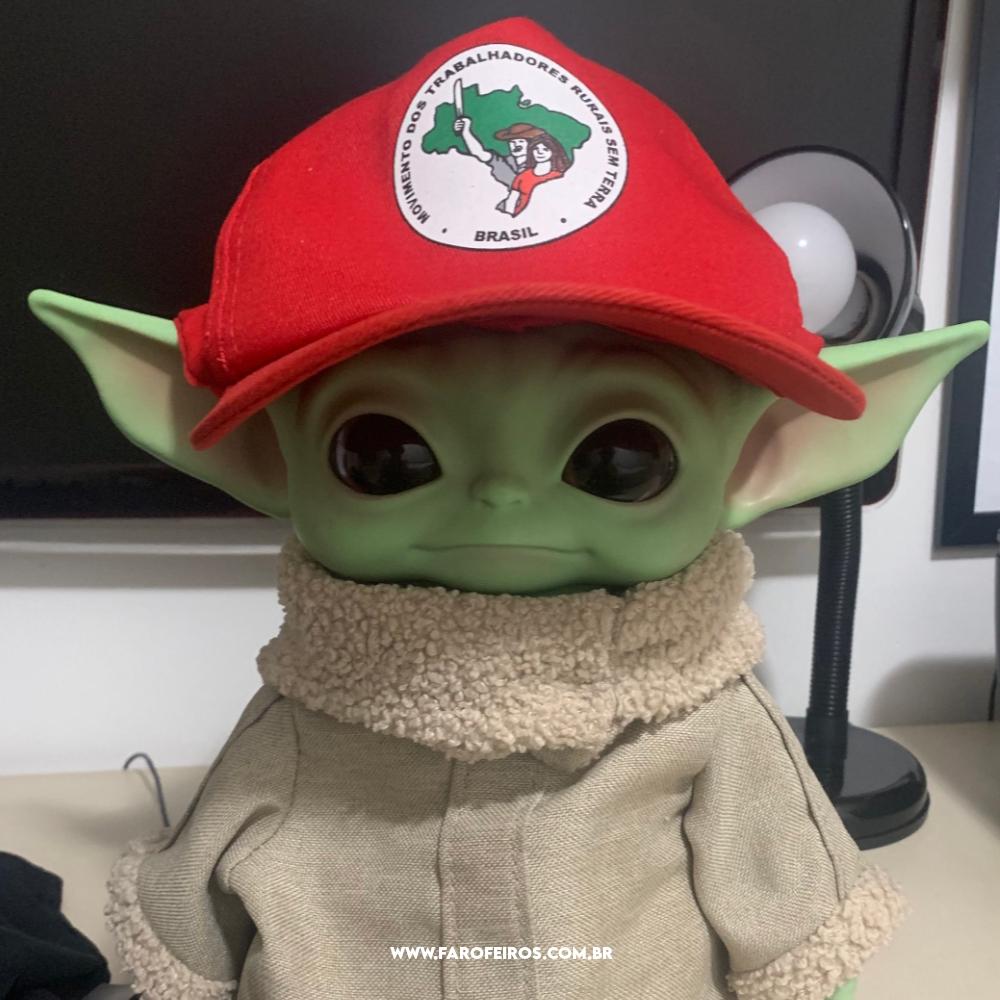 Blog Farofeiros - Baby Yoda com boné do MST